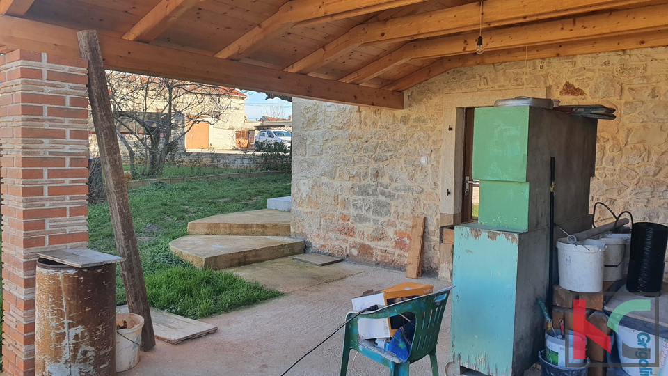 Općina Svetvinčenat, prodaje se kuća u fazi renovacije sa vanjskom kuhinjom i bazenom, #prodaja