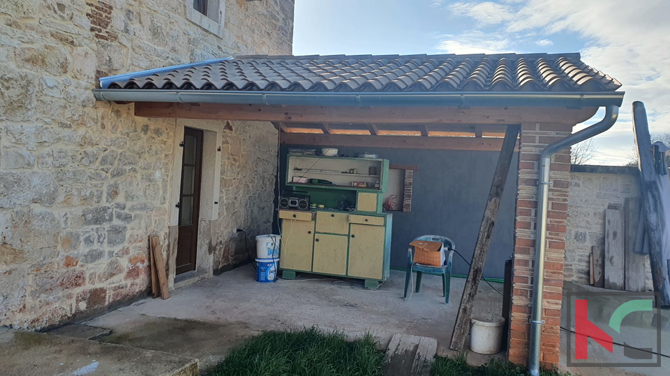 Općina Svetvinčenat, prodaje se kuća u fazi renovacije sa vanjskom kuhinjom i bazenom, #prodaja