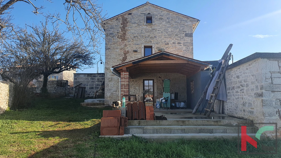 Općina Svetvinčenat, prodaje se kuća u fazi renovacije sa vanjskom kuhinjom i bazenom, #prodaja