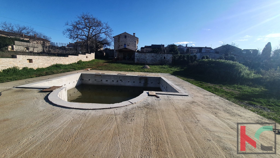 Općina Svetvinčenat, prodaje se kuća u fazi renovacije sa vanjskom kuhinjom i bazenom, #prodaja