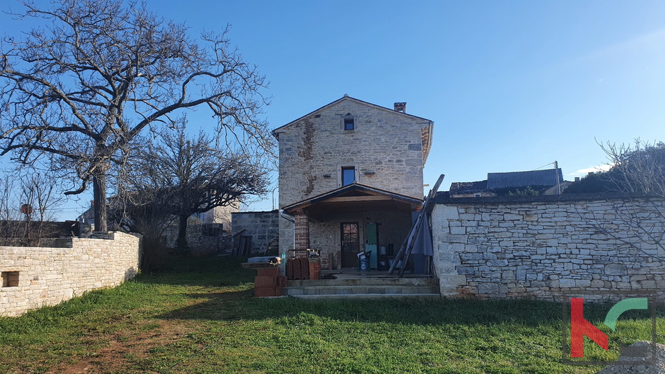 Općina Svetvinčenat, prodaje se kuća u fazi renovacije sa vanjskom kuhinjom i bazenom, #prodaja