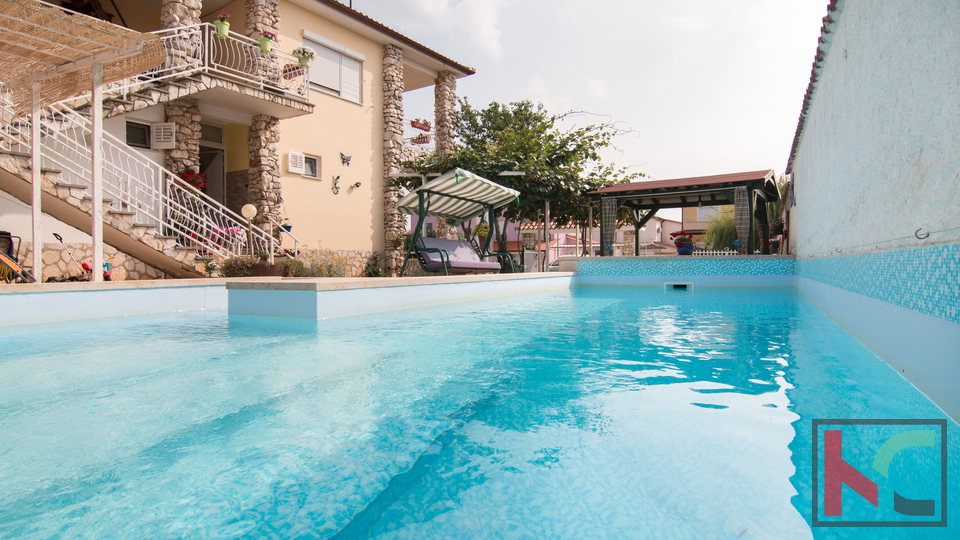 Istrien, Fažana, Valbandon, Einfamilienhaus mit Swimmingpool und 3 Wohnungen, #verkaufen