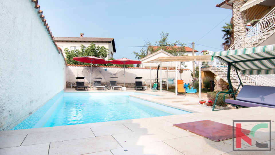 Istrien, Fažana, Valbandon, Einfamilienhaus mit Swimmingpool und 3 Wohnungen, #verkaufen