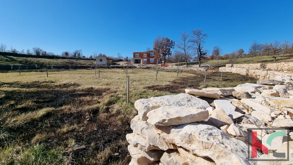 Istra, Svetvinčenat, kuća 237m2 u novogradnji sa bazenom na mirnoj lokaciji