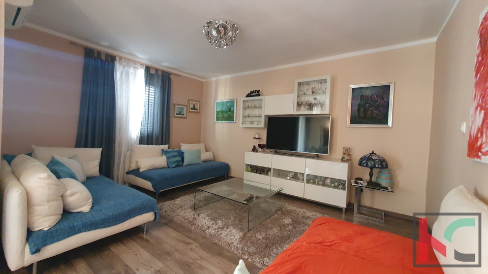 Pula, Stoja, partially renovated apartment of 76.25 m2, with two balconies #sale