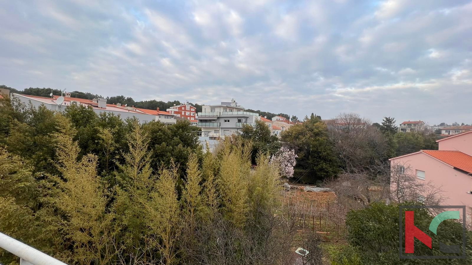 Pula, Valsaline, zweistöckige Wohnung in einem Neubau in idealer Lage