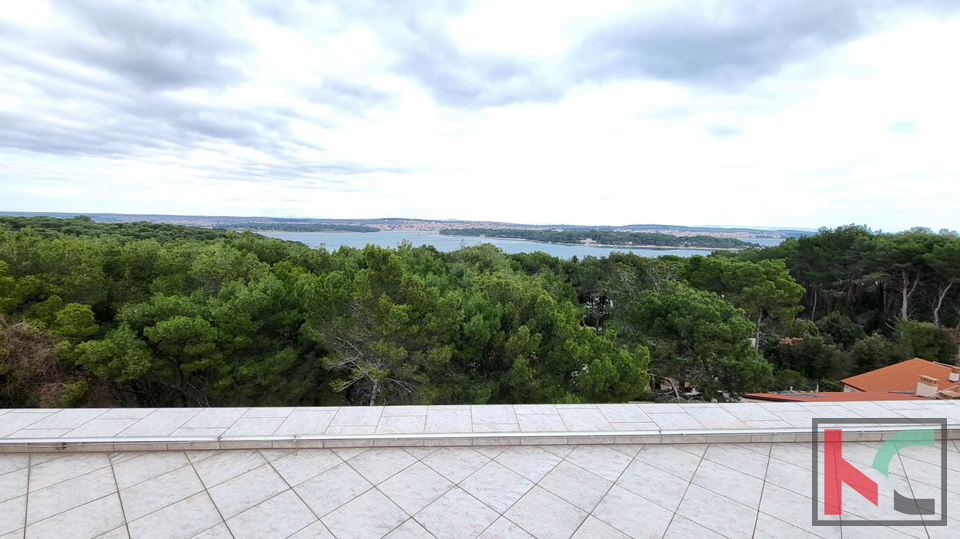 Istra, Premantura, apartma 184,81m2, 100m od plaže