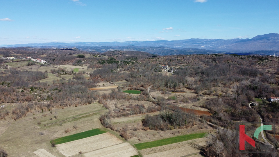 Gračišće, Lančišće stara istarska kuća 300m2 okućnica 1353m2 građevnskog i 5500m2 poljoprivrednog zemljišta, #prodaja