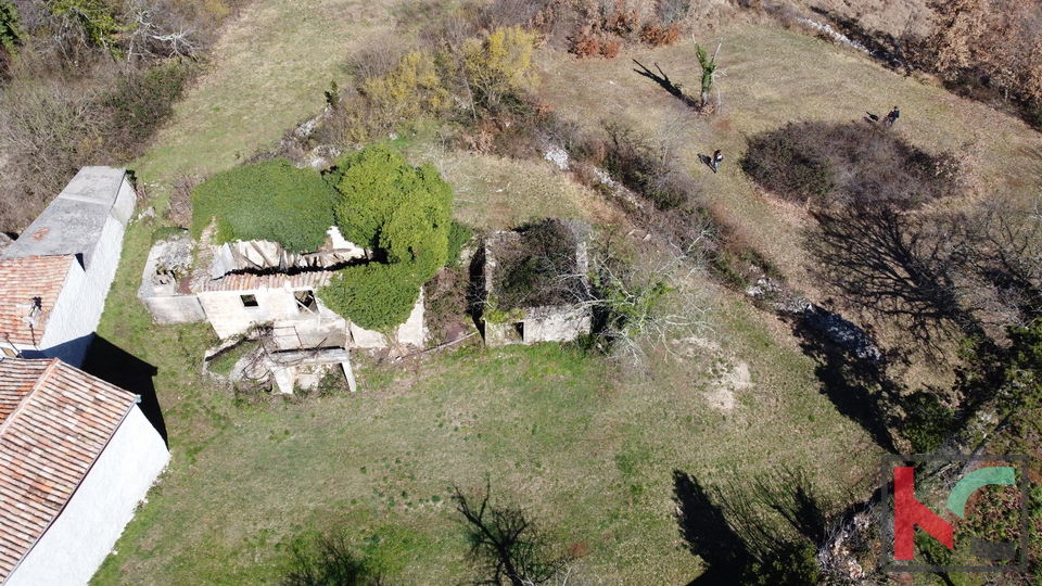 Gračišće, Lančišće stara istarska kuća 300m2 okućnica 1353m2 građevnskog i 5500m2 poljoprivrednog zemljišta, #prodaja