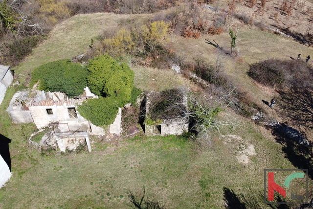 Gračišće, Lančišće old Istrian house 300m2 garden plot 1353m2 building and 5500m2 agricultural land, #sale