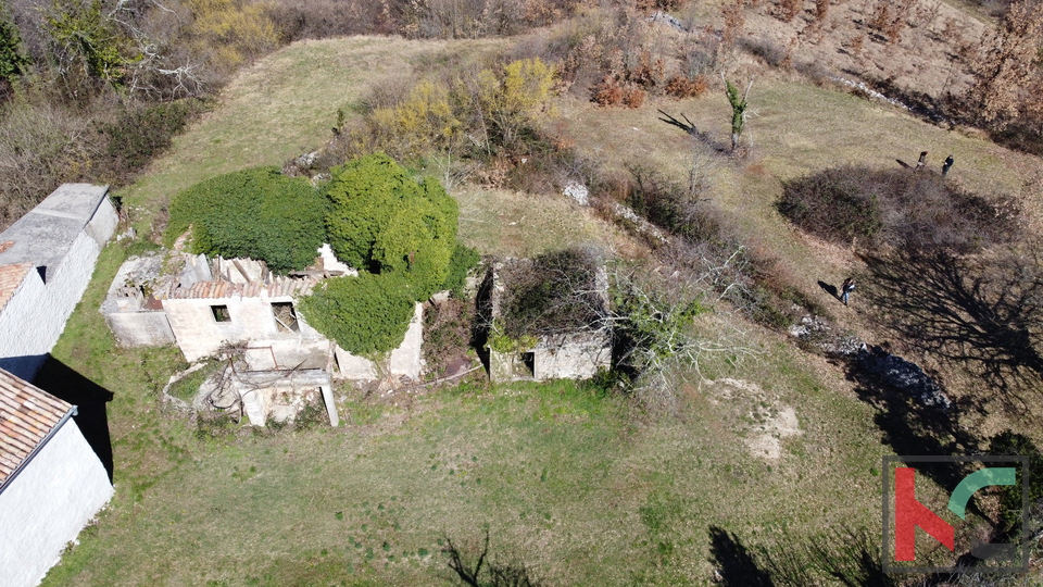 Gračišće, Lančišće stara istarska kuća 300m2 okućnica 1353m2 građevnskog i 5500m2 poljoprivrednog zemljišta, #prodaja