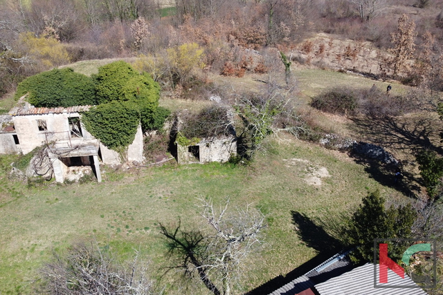 Gračišće, Lančišće stara istarska kuća 300m2 okućnica 1353m2 građevnskog i 5500m2 poljoprivrednog zemljišta, #prodaja