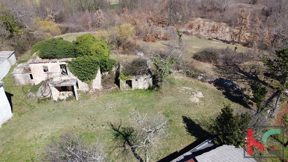 Gračišće, Lančišće stara istarska kuća 300m2 okućnica 1353m2 građevnskog i 5500m2 poljoprivrednog zemljišta, #prodaja