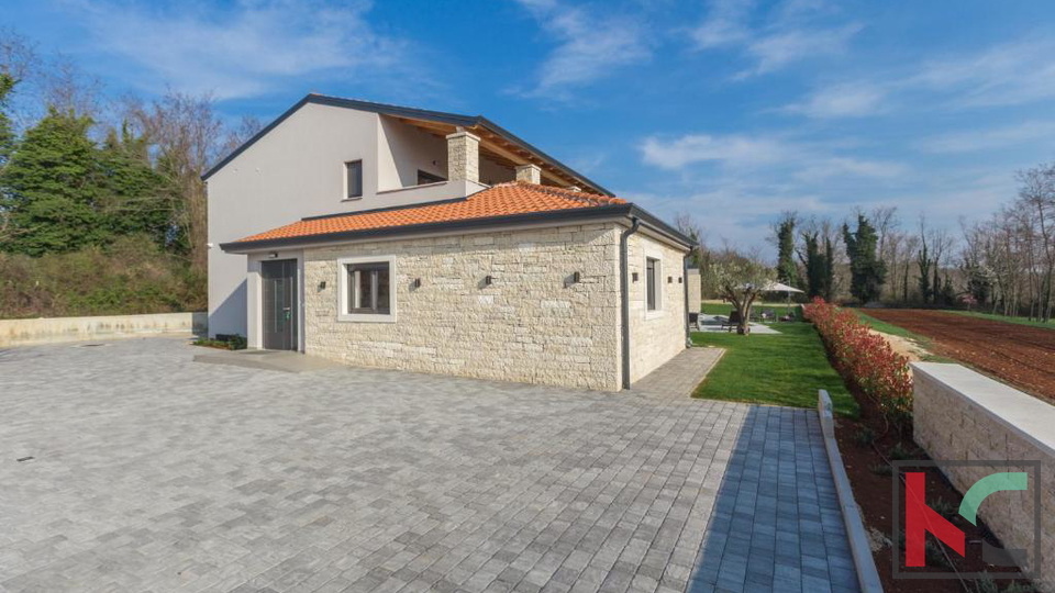 Istra, Sveti Lovreč, Čudovita vila z bazenom na prostorni parceli 1874m2