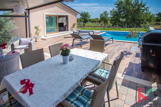 Istrien, Poreč, rustikal eingerichtetes Haus mit Swimmingpool und gepflegtem Garten, #verkaufen