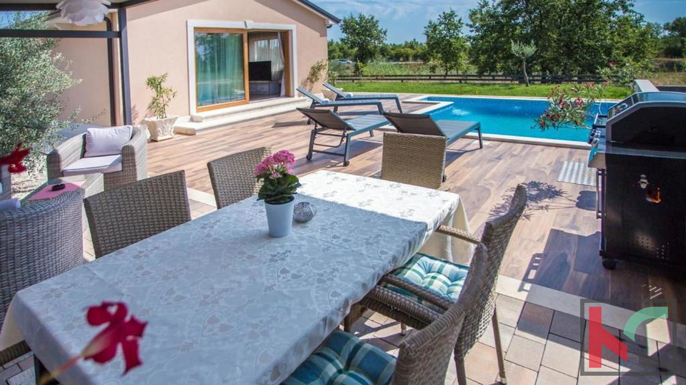 Istria, Poreč, house with a rustic interior with a swimming pool and landscaped garden, #sale