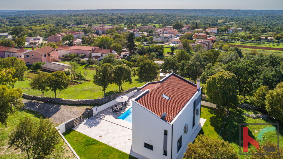 Šarmantna vila s bazenom u mirnom selu blizu Barbana, #prodaja