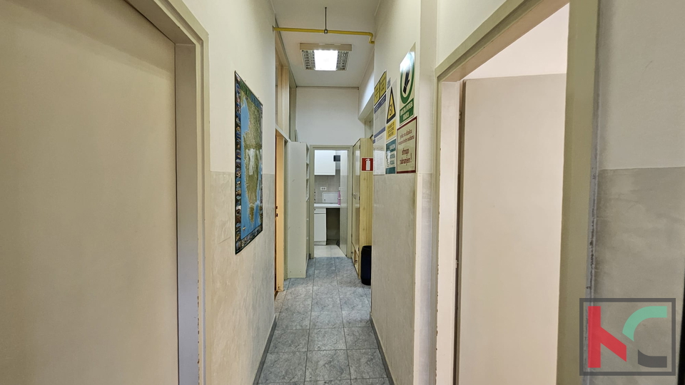 POSLOVNI PROSTOR S VELIKIM POTENCIJALOM&comma; PULA&comma; TR&Scaron;&Cacute;ANSKA ULICA&comma; 55 m&sup2;&comma;  &num;EKSKLUZIVNO POSREDOVANJE