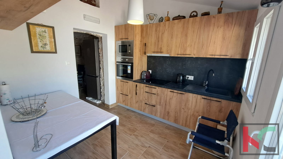 Liznjan, casa a schiera con due appartamenti, #vendita