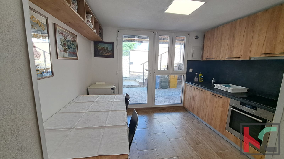 Liznjan, casa a schiera con due appartamenti, #vendita