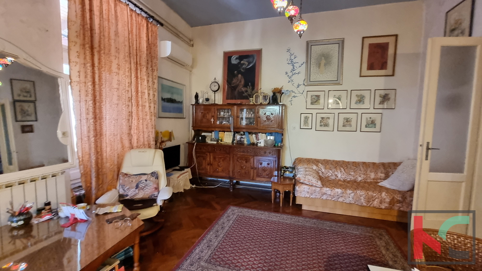 Pula, Center, apartment 154.38 m2 in the very center of the city with its own parking, #sale