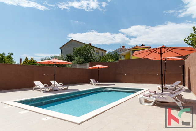 Istria, Pula, apartment house with 8 residential units, swimming pool and landscaped garden, #sale