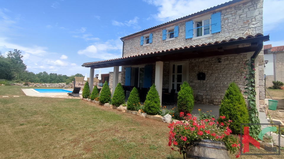 Istria, Sveti Lovreč, renovated stone house with swimming pool, house for renovation on a plot of 9235m2, #sale