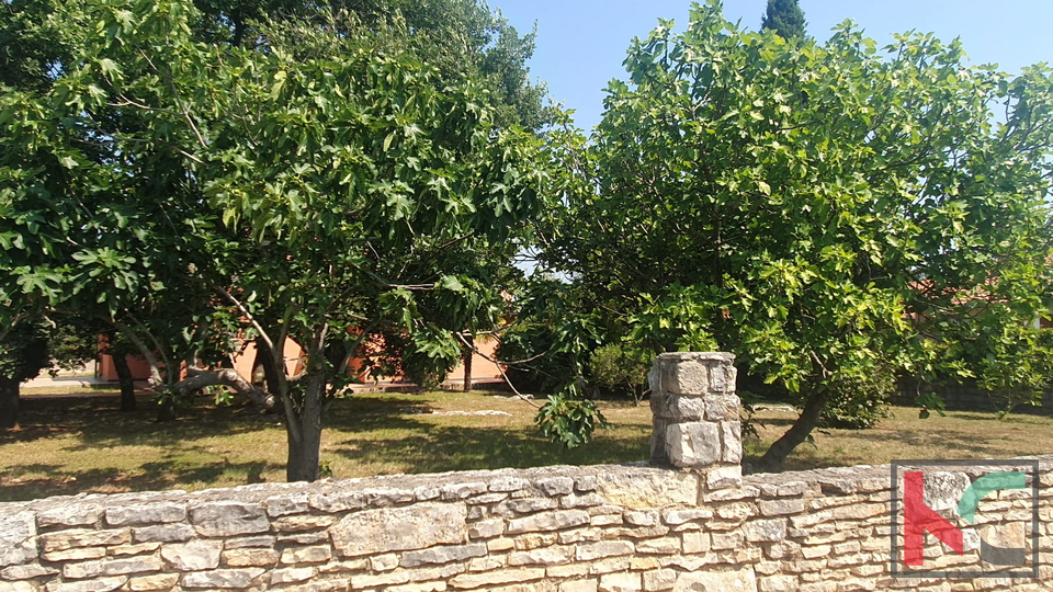 Istra, Poreč, blizina Červara, samostojeća kuća sa velikom uređenom okućnicom #prodaja