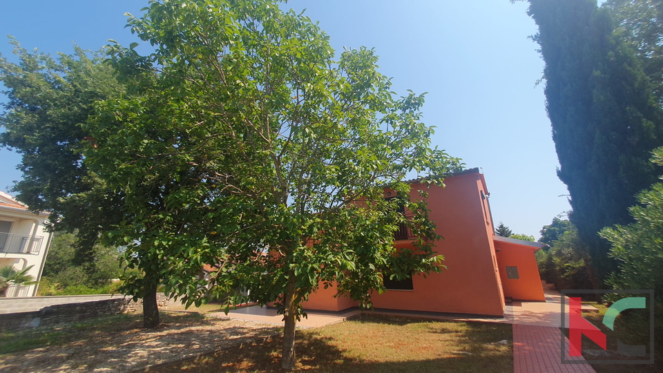 Istrien, Poreč, in der Nähe von Červar, Einfamilienhaus mit großem angelegten Garten #Verkauf