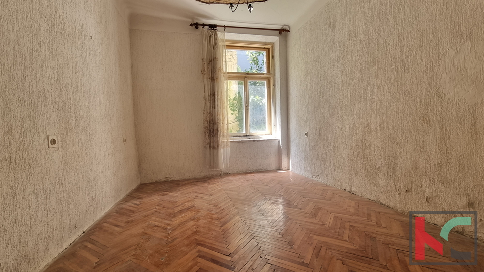 Pula, Center, stanovanje 80,53m2 za adaptacijo, #prodaja