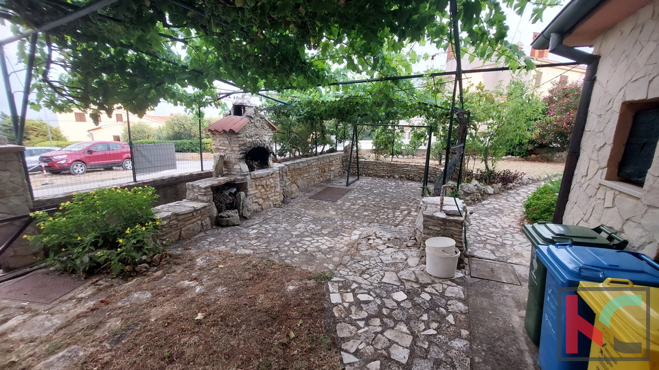 Istria, Ližnjan, well-maintained house with landscaped garden in a quiet location, partial sea view, #sale