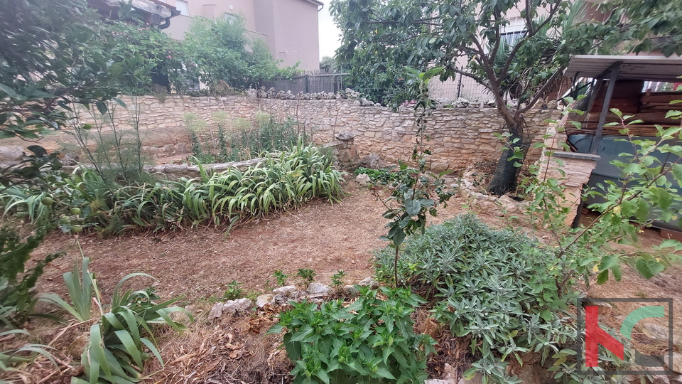 Istrien, Ližnjan, gepflegtes Haus mit angelegtem Garten in ruhiger Lage, teilweise Meerblick, #Verkauf