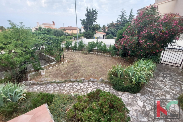 Istria, Ližnjan, casa ben tenuta con giardino paesaggistico in una posizione tranquilla, parziale vista mare, #vendita