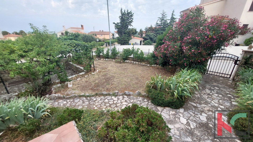 Istria, Ližnjan, well-maintained house with landscaped garden in a quiet location, partial sea view, #sale