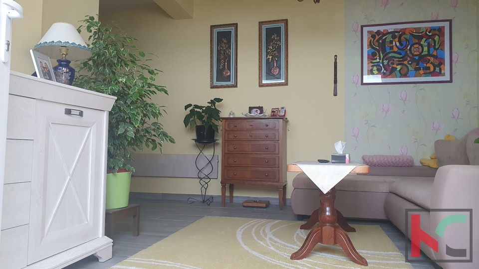 Poreč, surroundings, large three-room apartment with garden and yard #sale