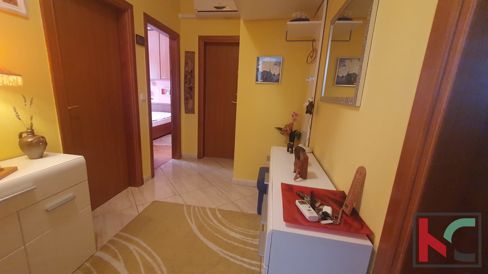 Poreč, surroundings, large three-room apartment with garden and yard #sale