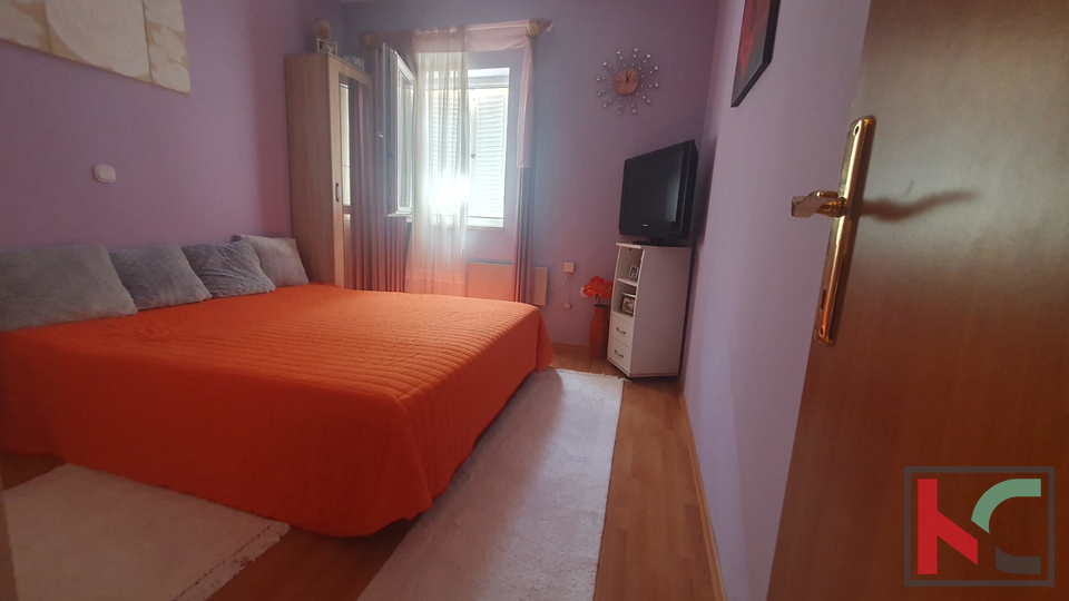 Poreč, surroundings, large three-room apartment with garden and yard #sale