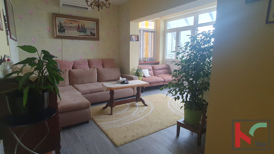 Poreč, surroundings, large three-room apartment with garden and yard #sale