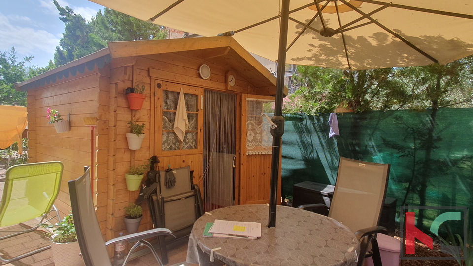 Poreč, surroundings, large three-room apartment with garden and yard #sale