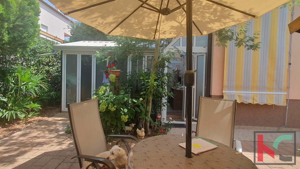 Poreč, surroundings, large three-room apartment with garden and yard #sale