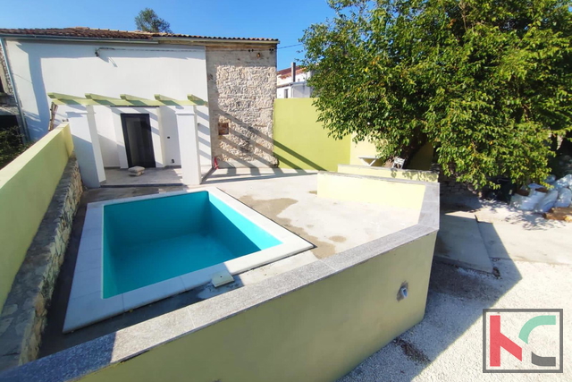 Istria, Svetvinčenat, casa in pietra ristrutturata con piscina, #vendita