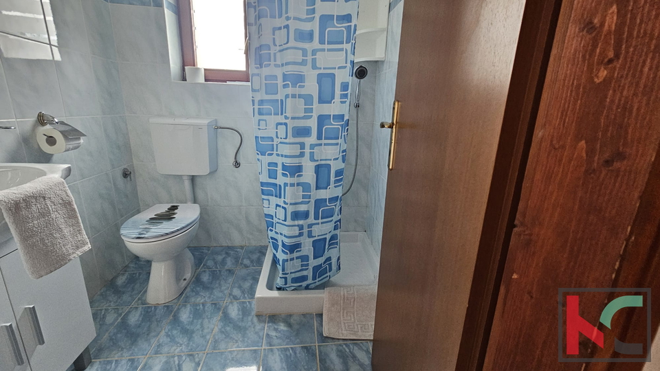 Istra, Volme, samostojna hiša z dvema apartmajema in velikim vrtom 316m2 #prodaja