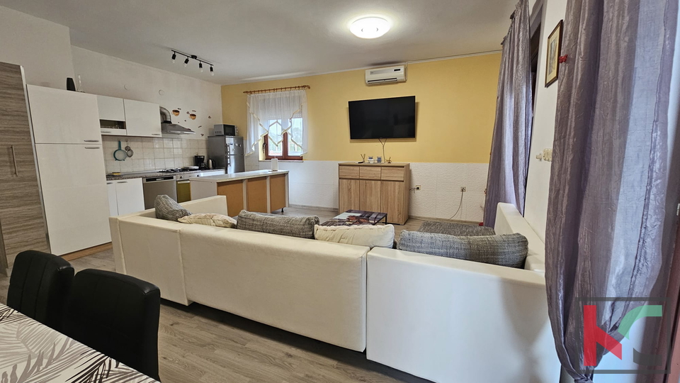 Istra, Volme, samostojna hiša z dvema apartmajema in velikim vrtom 316m2 #prodaja