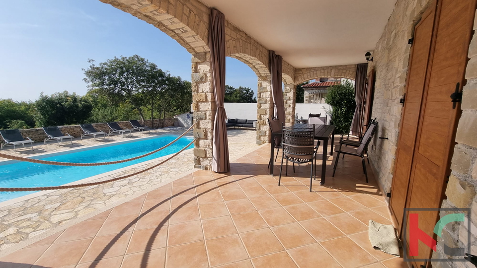 Istria, Svetvinčenat, stone villa with pool, #sale