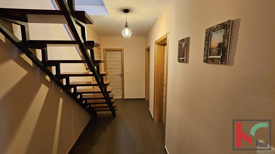 Istria, Pula, large two-story apartment 4SS+DB #sale