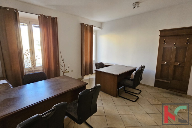 Pula, office space in the city center 40.02m2 #sale