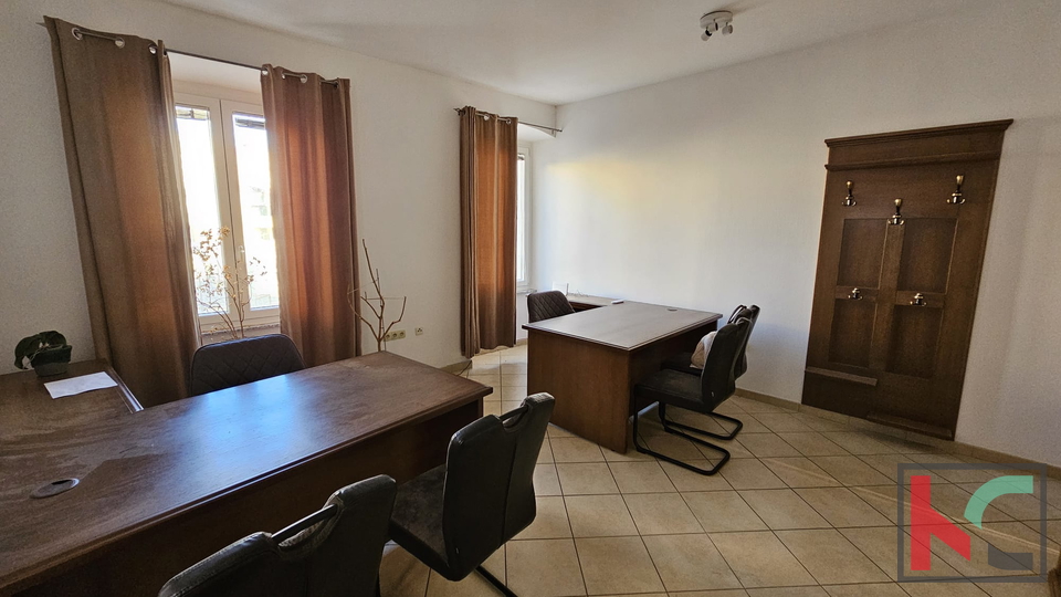 Pula, office space in the city center 40.02m2 #sale