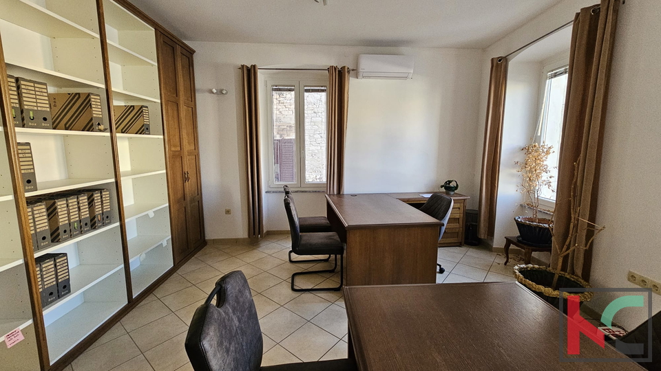 Pula, office space in the city center 40.02m2 #sale