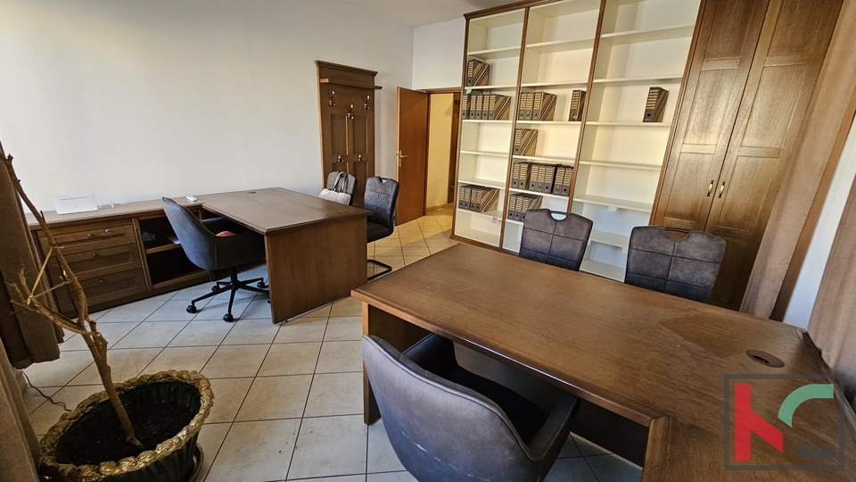 Pula, office space in the city center 40.02m2 #sale