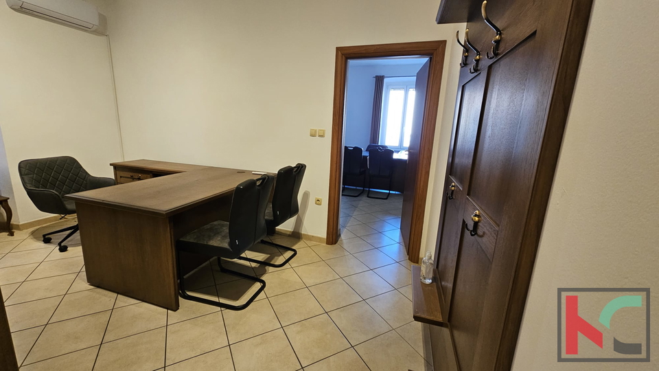 Pula, office space in the city center 40.02m2 #sale